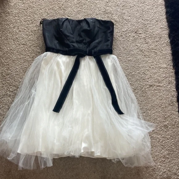 Strapless Black and White Dress - Picture 4 of 9